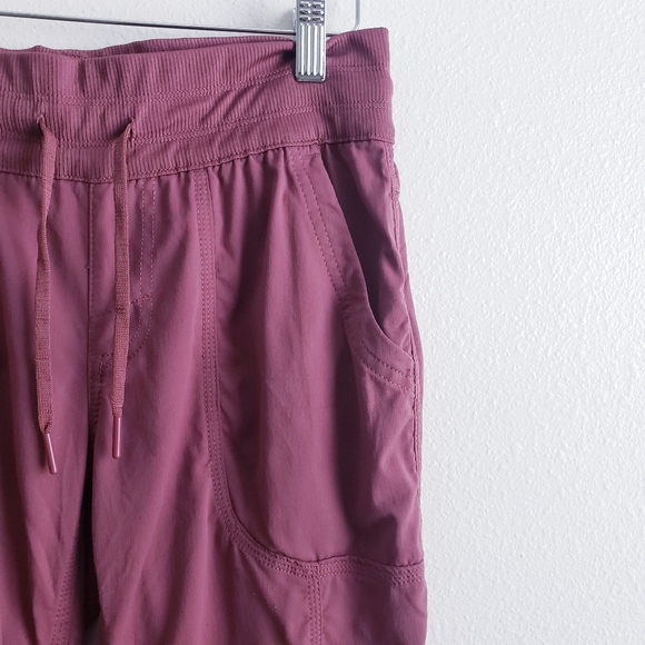 The North Face Aphrodite 2.0 Capri Pants - Picture 3 of 7